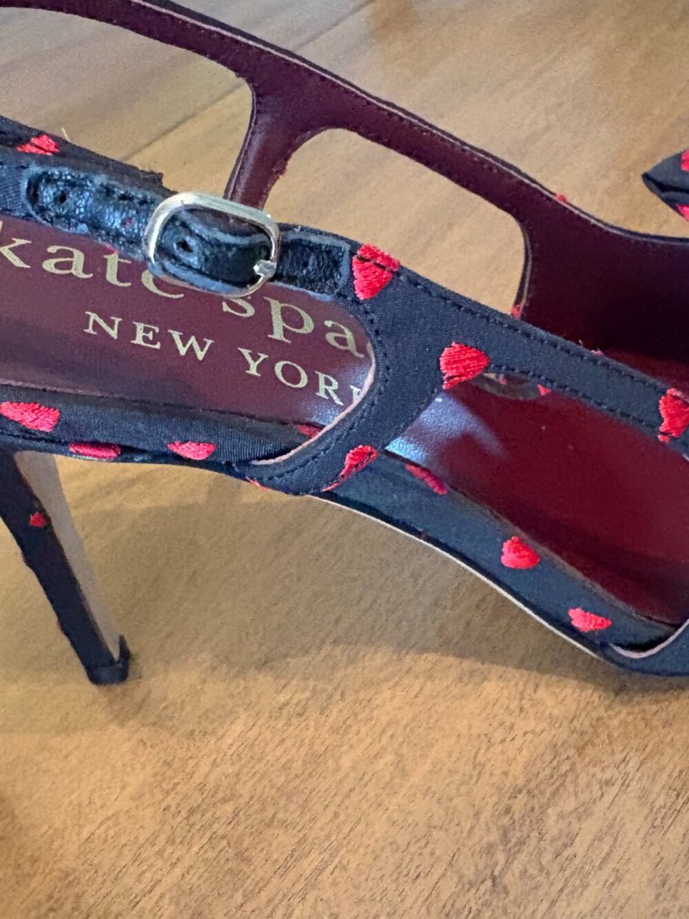 NWOT Kate Spade Black Slingback Heels with Red Hearts and Bow Accents. Size 8.5 - Picture 8 of 14